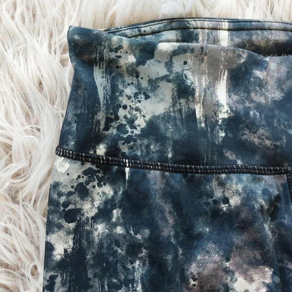 Abstract Fitness Leggings - Picture 1 of 5